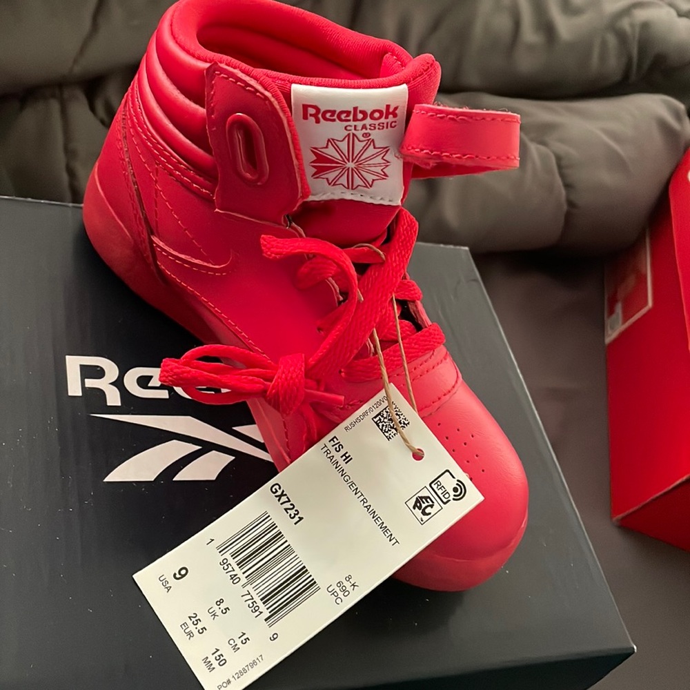 Brand new w/ tags all red Reeboks size 9c